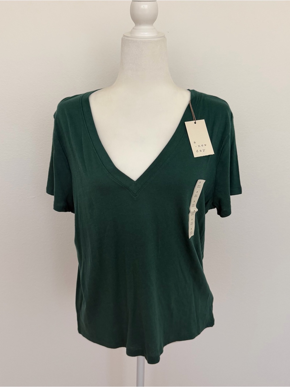 NWT A New Day Dark Green V-Neck Short Sleeve T-Shirt Medium